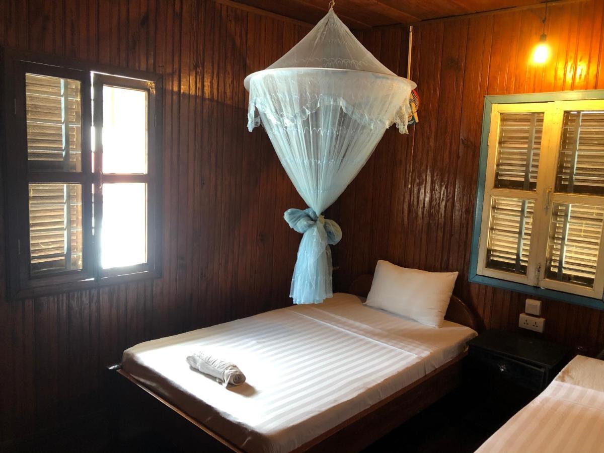 Nomad Guesthouse Kratie Exterior photo
