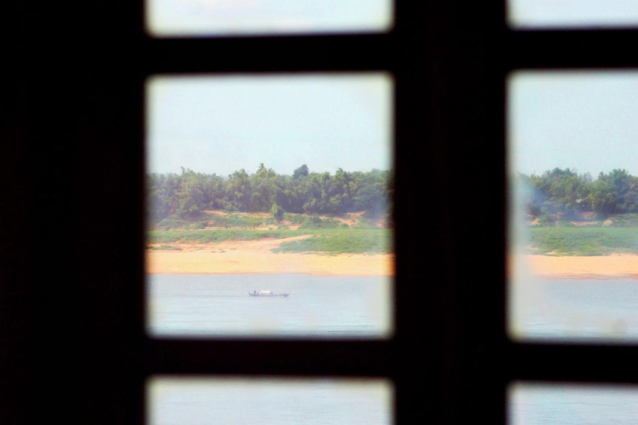 Nomad Guesthouse Kratie Exterior photo